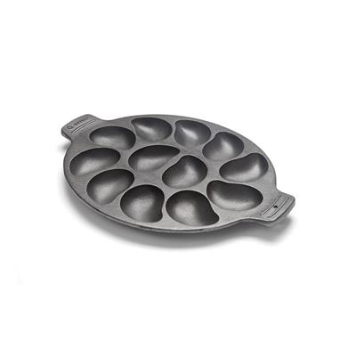 Constructed of heavy duty cast iron, it features a seasoned, non-stick coating for easy release and cleaning.