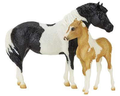 The sweet pair of the Phantom and Misty is presented on the original Misty and Stormy sculptures created by artist Chris Hess in the 1970s. To make this set even more special, it’s the first time Breyer has released models of the Phantom and of Misty as a